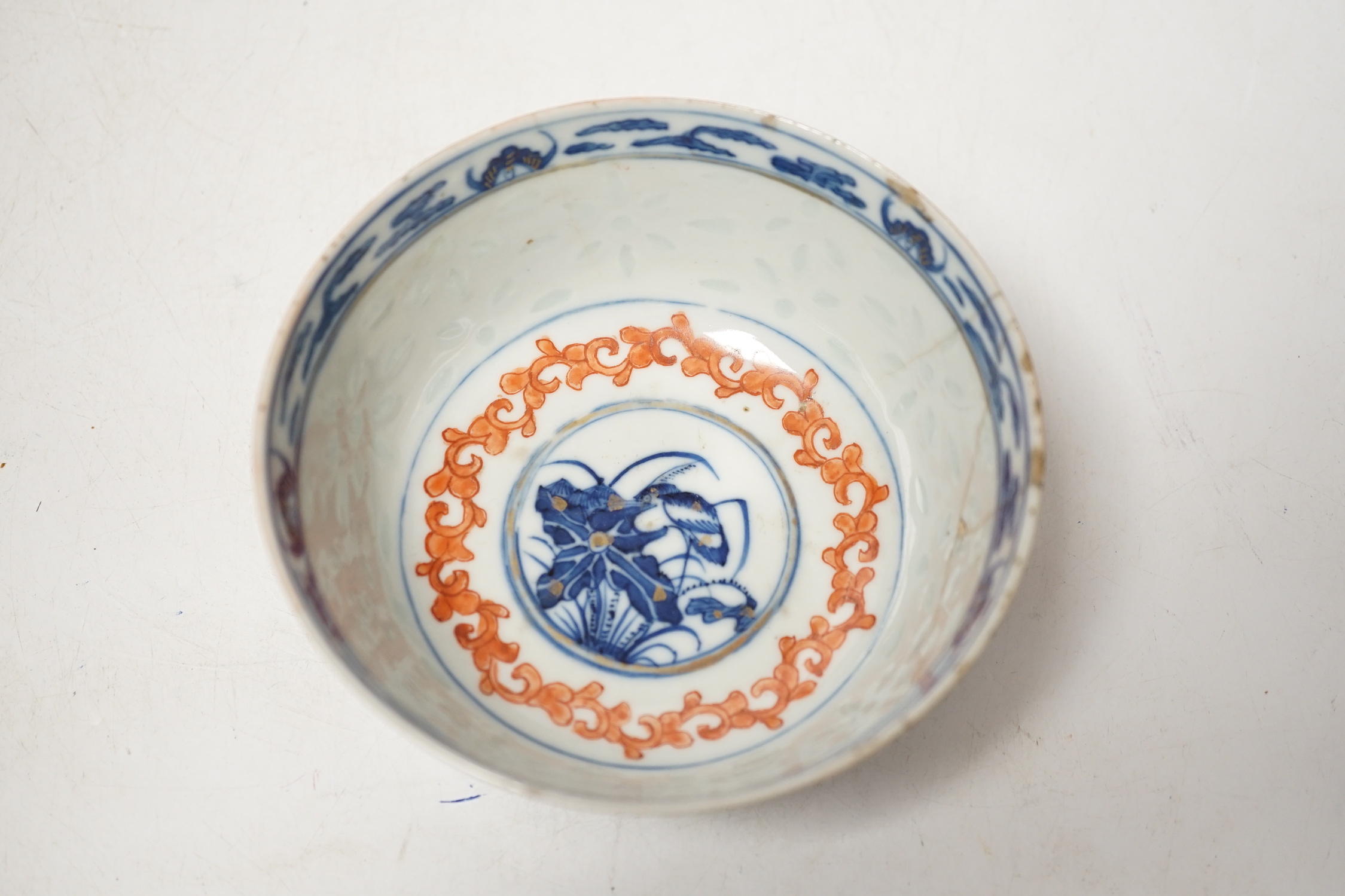 A Chinese blue and white bowl with iron red, 12cm in diameter